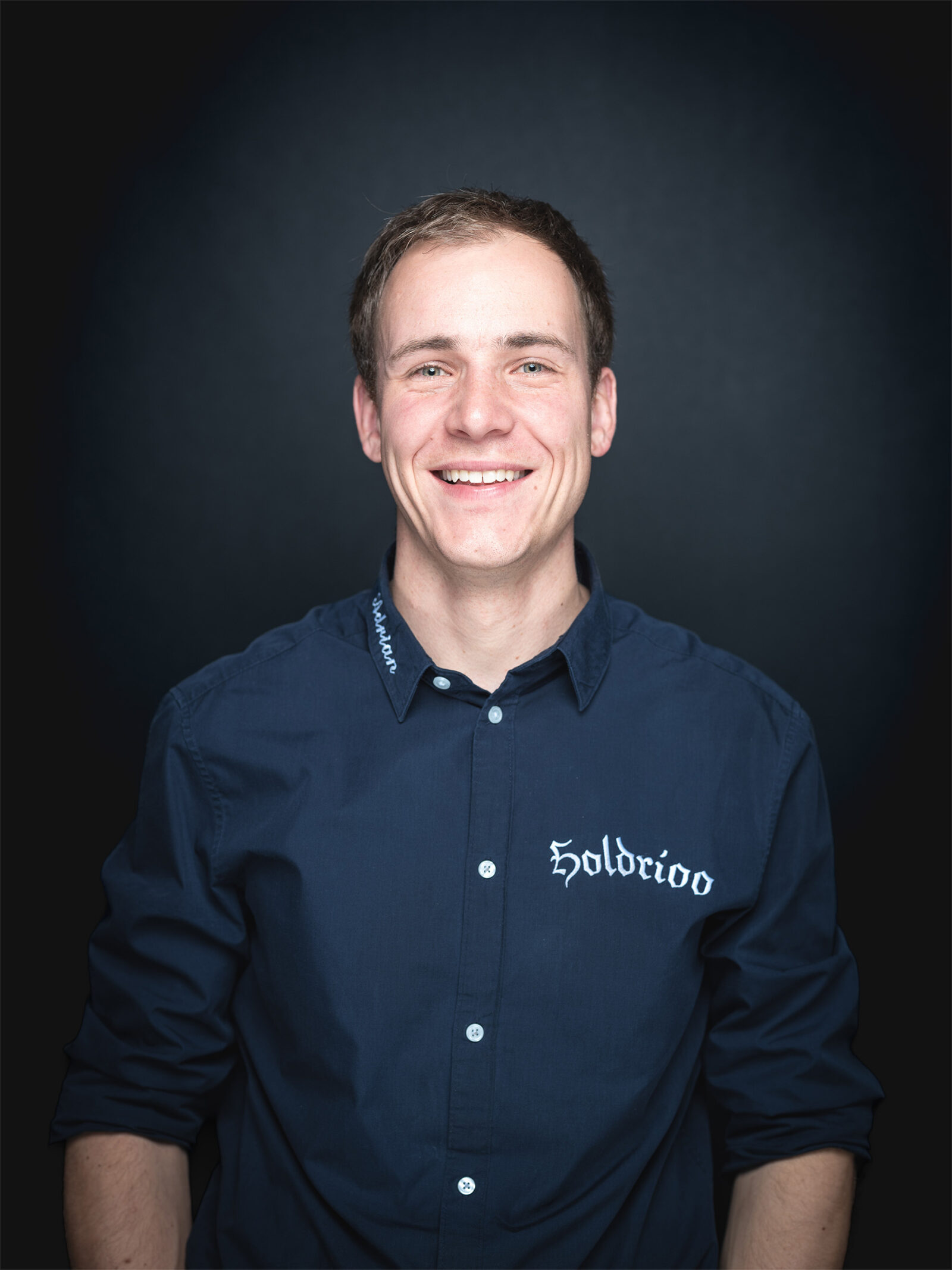 Adrian Dörig, Holdrioo